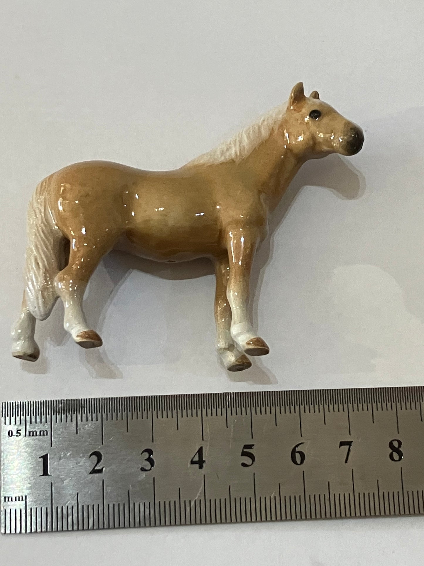 Blonde Horse Porcelain Miniature Figurine(1 Pcs)