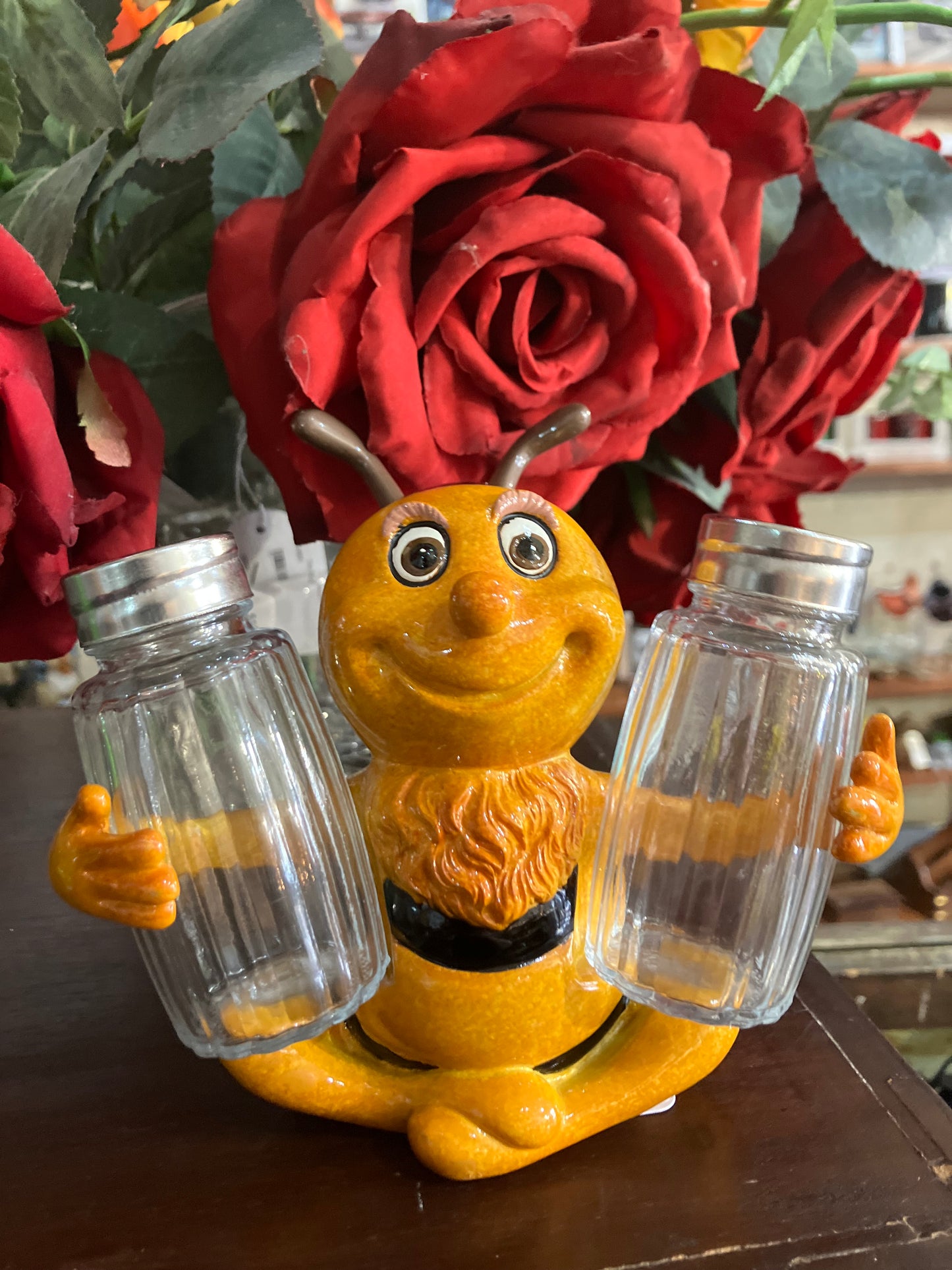 Bee Salt & Pepper Resin Shakers