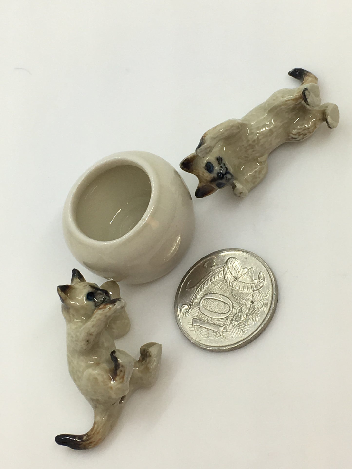 Miniature Porcelain Cats Kittens Figurines Siamese Cats In Jar