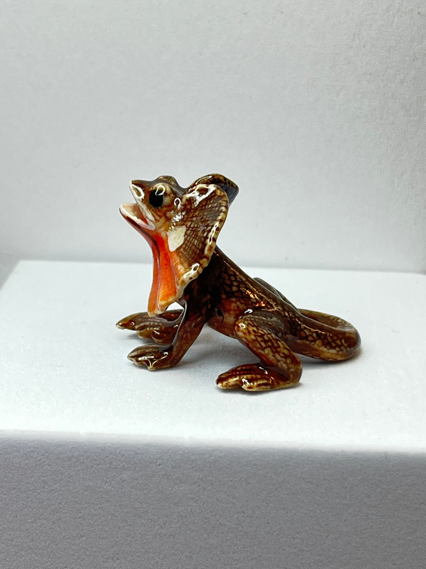 Miniature Porcelain Frill Neck Lizard Figurine Chlamydosaurus kingii
