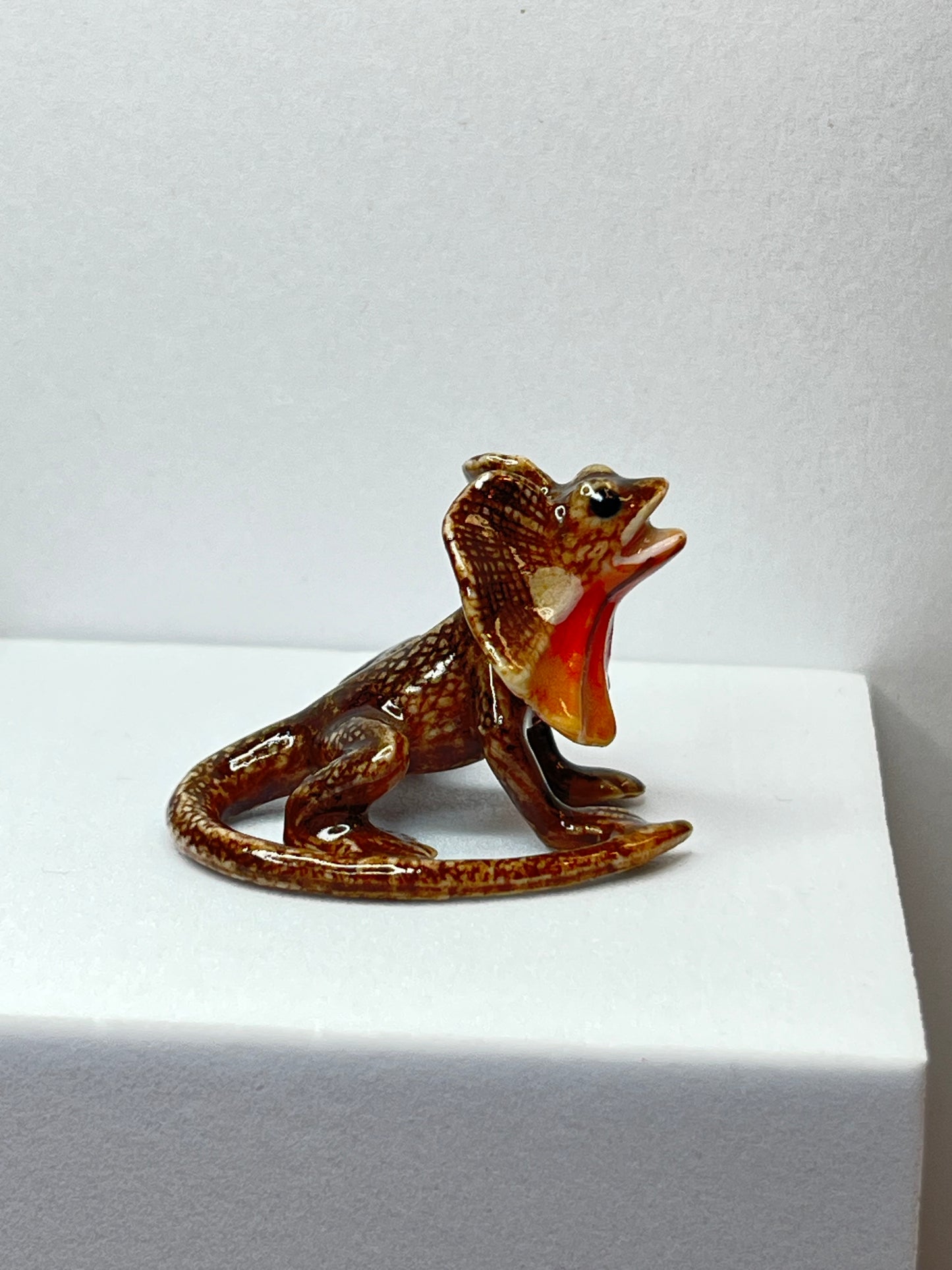 Miniature Porcelain Frill Neck Lizard Figurine Chlamydosaurus kingii