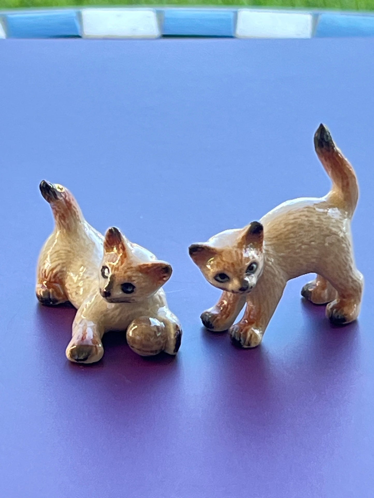 Miniature Porcelain Cats Kittens Figurines Mini Kitten Siamese Cats Playing Ball 2 pcs