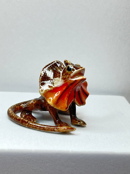 Miniature Porcelain Frill Neck Lizard Figurine Chlamydosaurus kingii
