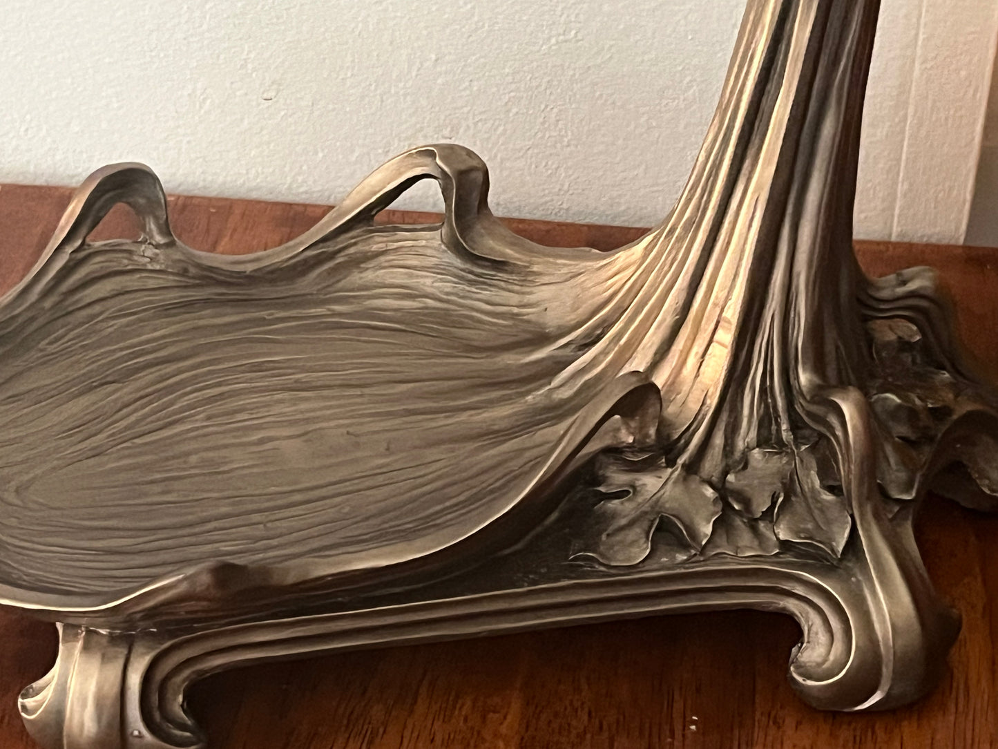 Art nouveau Lamp With Cream Lead Light And Red Glass Beads