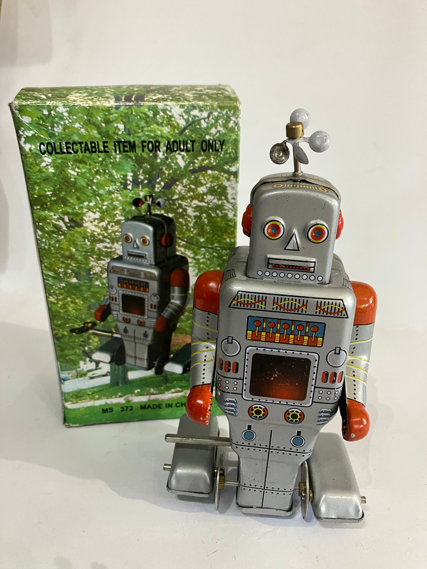Wind Up Tin Toy Robot Silver