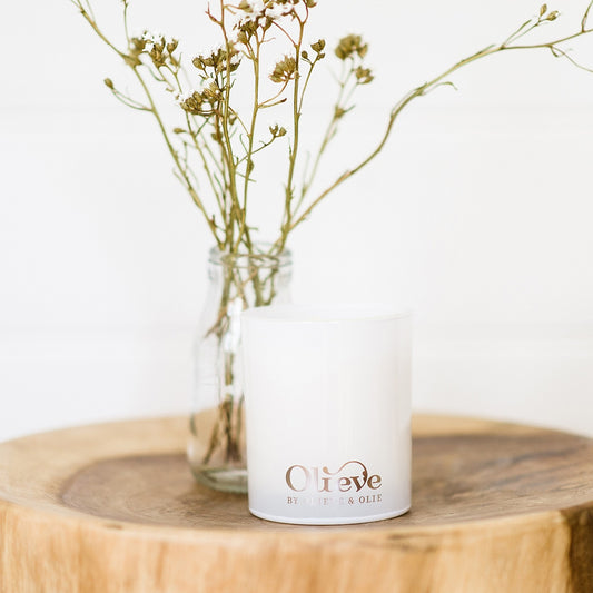 Olieve & Olie Candle – Amber & Lotus Blossom