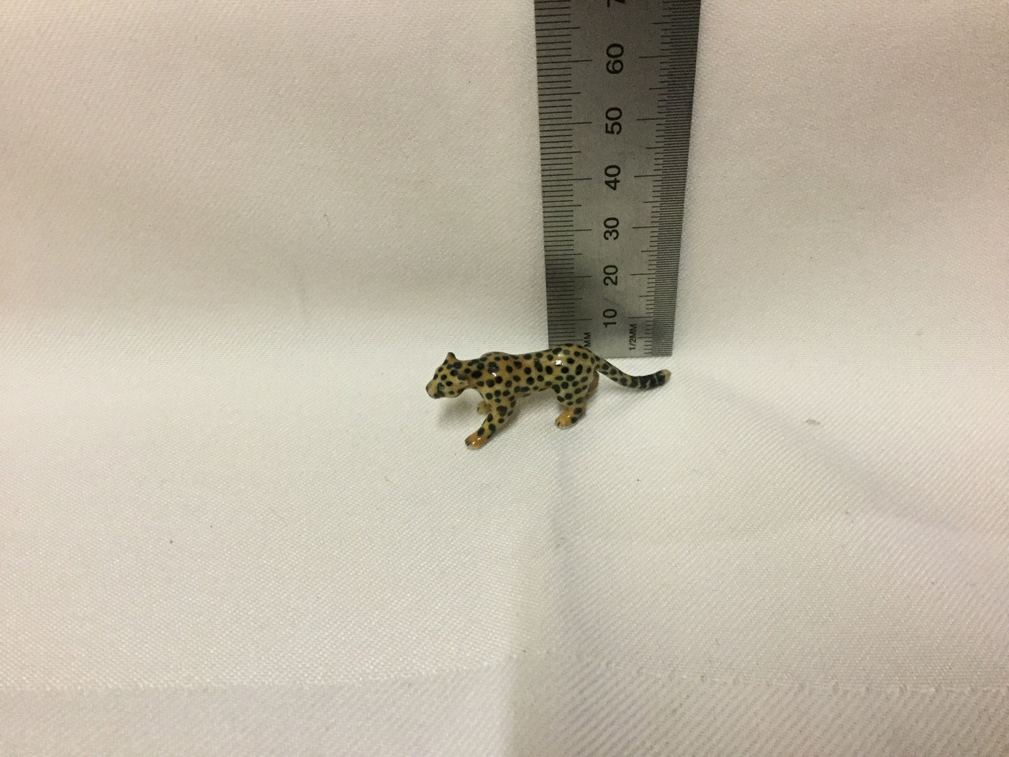 Mini Cheetah Miniature Porcelain Figurines (1Pcs)