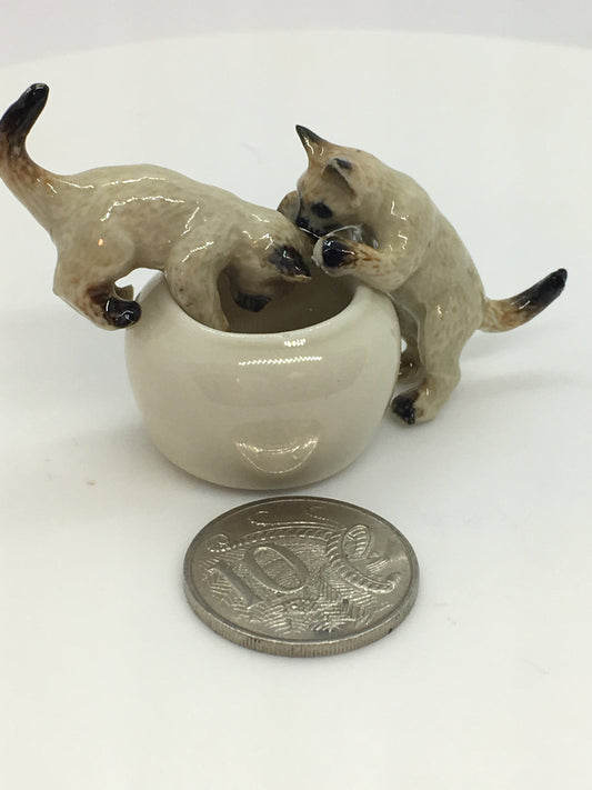Miniature Porcelain Cats Kittens Figurines Siamese Cats In Jar